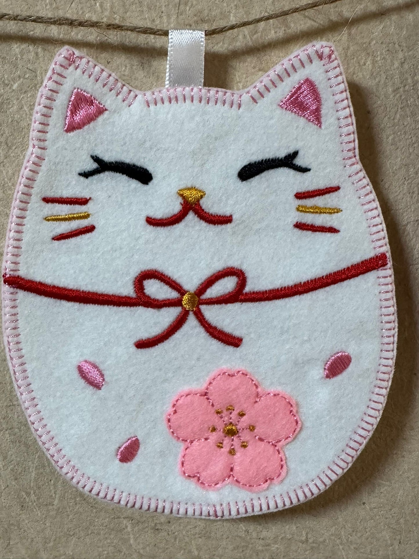 招き猫ガーランド｜フェルト刺繍 5個セット｜Maneki Neko Garland Embroidered Felt