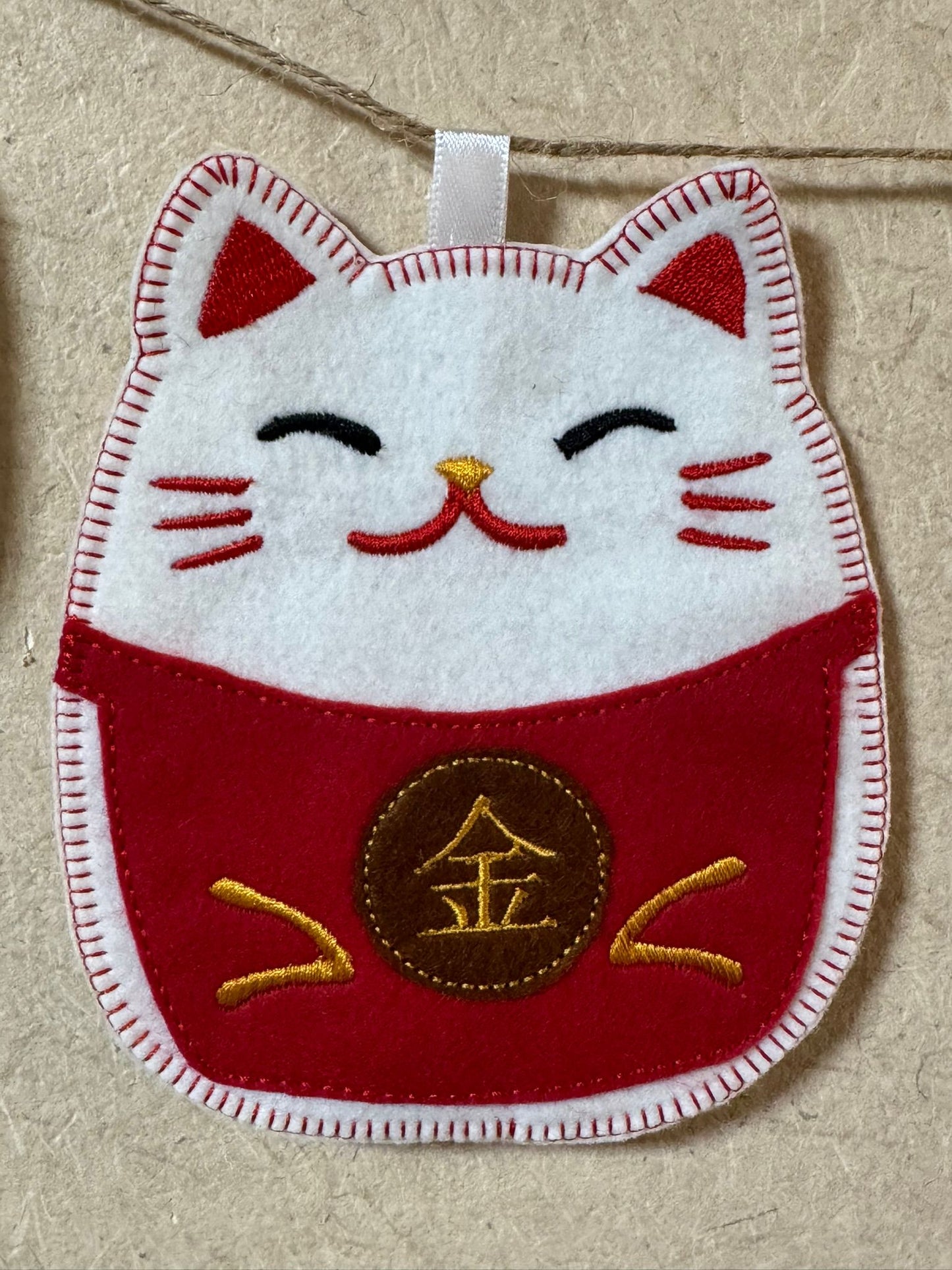 招き猫ガーランド｜フェルト刺繍 5個セット｜Maneki Neko Garland Embroidered Felt