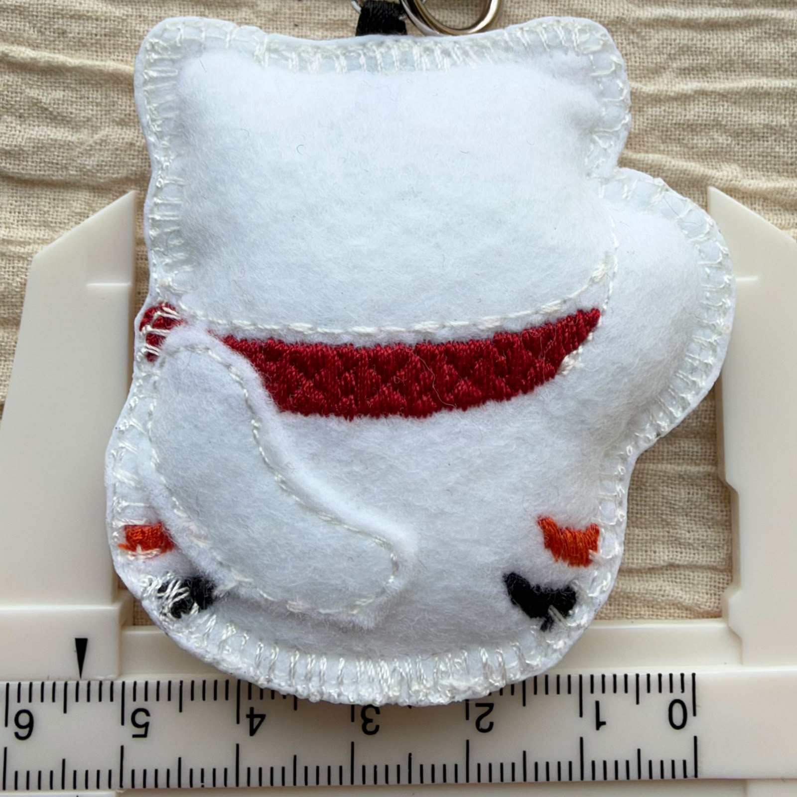 Chaveiro de Gato da Sorte (Maneki-Neko) em feltro bordado - 画像 (5)