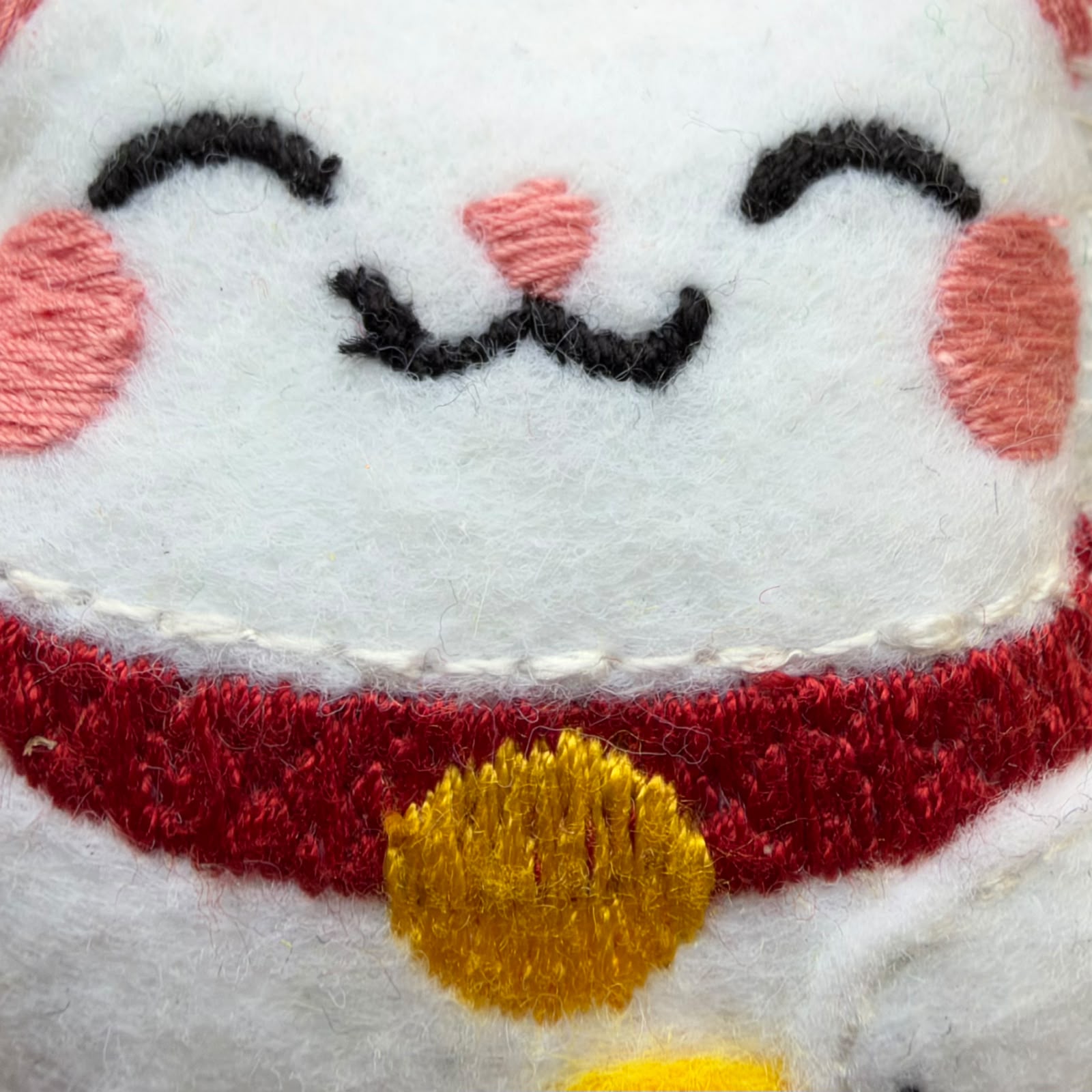Chaveiro de Gato da Sorte (Maneki-Neko) em feltro bordado - 画像 (6)